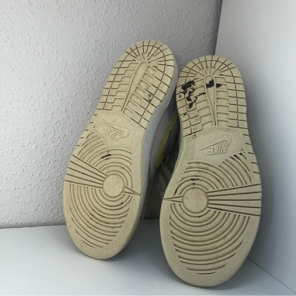 Nike Girls Dunk Low SE Easter Shoes, FJ4643-536 Size 1Y - Picture 8 of 8